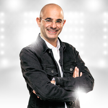 סטנדאפיסט מני עוזרי